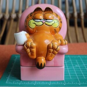 Vintage 1981 Garfield Enesco Ceramic Trinket Box Jim Davis Pink Armchair Coffee